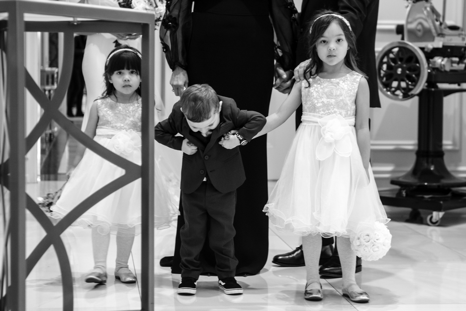 kids on floor when before the wedding ceremony 